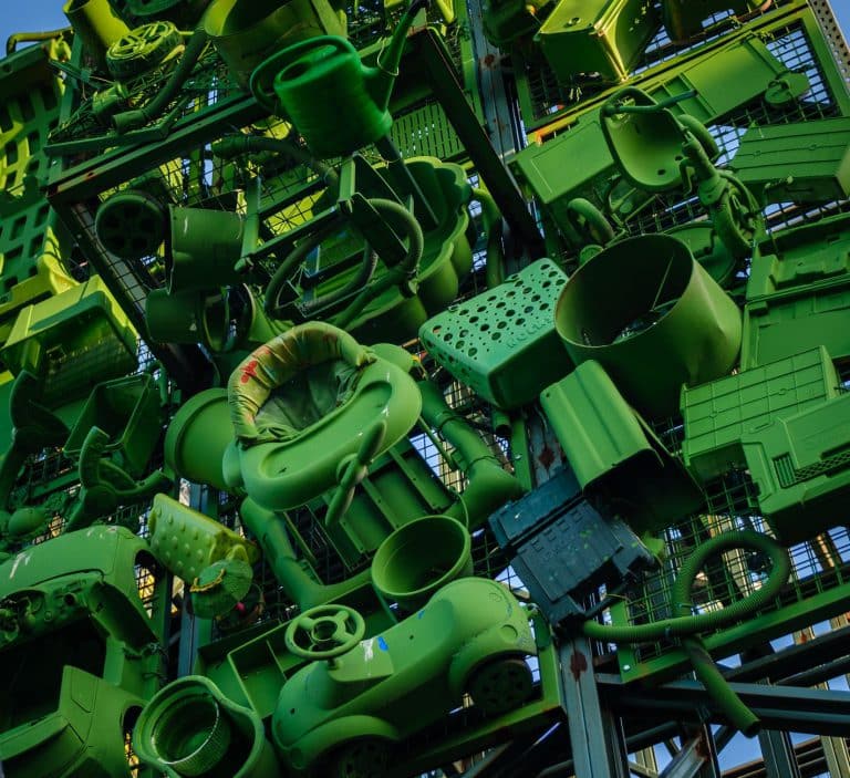Concevoir avec des matériaux recyclés : les contraintes que les designers doivent apprendre à aimer